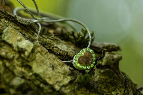 Náhrdelník srdíčko 11 mm s kamínky Peridot/Antler heart necklace-Peridot crystals